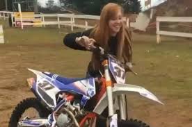 Harga motor trail 150 cc maret 2020 paling murah rp 30 jutaan halaman all. Sangar Video Cewek Cantik Nurunin Motor Trail Dari Pikap Pakai Cara Ini Gridoto Com