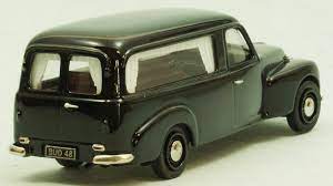 Chaque puzzle contient quatre images qui ont quelque chose en commun. Volvo Pv 445 1950 Corbillard Avec Cercueil Limitee A 500 Pieces Bud005 1