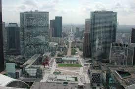 prenez les ascenseurs panoramiques en verre de la grande arche de la defense ils vous transporteront a 110 m de ha tour montparnasse paris parc andre citroen