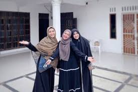 Maybe you would like to learn more about one of these? Ria Ricis Cari Jodoh Oki Setiana Dewi Siap Carikan Pasangan Sesuai Pesan Almarhum Ayahnya Jurnal Garut