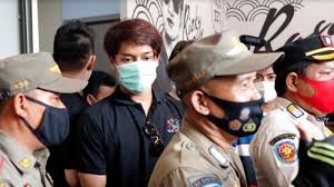 G a d bm suasana hari raya walau di mana pun jua. Rizky Billar Hadiri Pembukaan Gerai Usaha Kulinernya Suasana Meriah Satpol Pp Beri Peringatan Halaman All Tribunnews Com