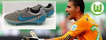 Latest on vfl wolfsburg goalkeeper koen casteels including news, stats, videos, highlights and more on espn. Vom Vfl Wolfsburg Torwart Koen Casteels Getragene Fussballschuhe Stars4kids