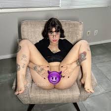 X-এ Martina Oliveira: O que você faria comigo nessa cadeira? 👀😈  t.coAJh1VySASF  X