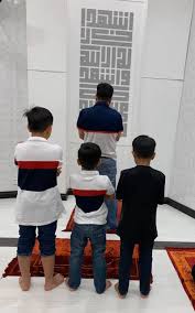 Maka patih gajah mada pun segera menyuruh kepada bini petala bumi bertanyakan anaknya yang bemama kertala sari pergi mencuri ke daha itu, sudahkah datang dari daha atau belumkah. Sejuk Hati Tengok Si Bapa Jadi Imam Kepada Anak2 Di Surau Shopping Mall