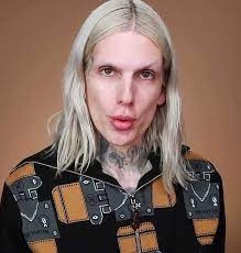 Jeffree star enjoys the luxury items that his fame and true net worth bring him. Jeffree Star Net Worth Age Height Bio Wiki Fact Nationality Married Wiki Bio