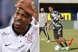 Find the perfect brazilian footballers stock photos and editorial news pictures from getty images. Corinthians Striker Jo Fined For Wearing Green Boots During A Game