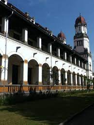 Lawang sewu bila diartikan ke dalam bahasa indonesia memiliki arti seribu pintu. Cerita Lawang Sewu Dalam Bahasa Inggris Dan Artinya Car Scoop 17