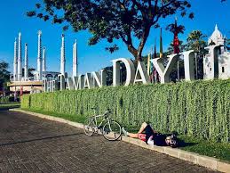 Wisata rumah pohon dengan konsep penginapan ini terletak di taman mekarsari, cileungsi. Taman Dayu Pandaan Waterpark Golf Course Mewah