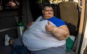 Ces dernières semaines, il a aussi perdu 175 kilos à l'aide d'un traitement médical. Au Mexique L Homme Le Plus Gros Du Monde Sera Encore Opere Le Parisien