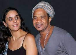 Mais um reforço para a campanha #elenão Carlinhos Brown E Helena Buarque De Holanda Se Separam O Tempo