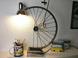 Epingle Par Gerome Liset Sur Rower Mobilier Recycle Roue Velo Lamp
