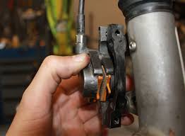 Si je changeais le disque toutes les 3 paire de plaquette je changerai 3 fois de disques dans une saison. Changer Des Plaquettes De Frein Vtt Le Marche Du Velo Le Blog