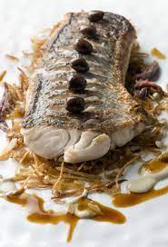le fin colinot de mediterranee en pissaladiere et pissalat recette poisson cuisine poisson cuisine francaise