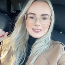 Hi does anyone know where I can buy a knitted 0-1 months outfit like this  for a photo shoot please? 🙏🙏