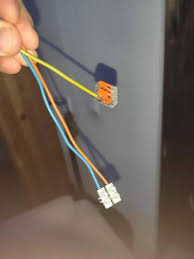 Verbinden sie die stromkabel aus der wand bzw. Aus Der Decke Kommen Ein Blaues Und Ein Braunes Kabel Lampe Hat Aber 2 Braune Und Ein Blaues Kabel Technik Technologie Strom
