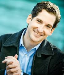 Here's how Utah's Dallyn Vail Bayles manages to play eight roles in HCT's  'A Gentleman's Guide to Love and Murder'