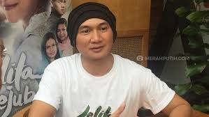 Senja kini berganti malam menutup hari yang lelah di. Lama Terpisah Tahun Ini Anji Kembali Bermusik Bersama Drive Merahputih