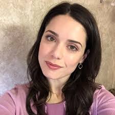 Kari Baxter's Instagram, Twitter & Facebook