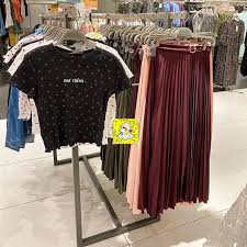 شوب اند شوو On Instagram من بيرشكا الي تعرف الاسعار تكتب Fashion Academic Dress Dresses