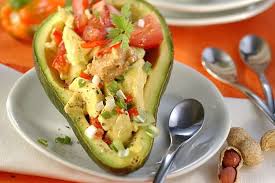 Bio Rezept Gefullte Avocadoschiffchen Mit Erdnussmus Rapunzel Naturkost Rezept Rezepte Essen Lebensmittel Essen