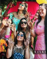 New Mehndi Ideas From Kishwer Merchant S Pretty Daytime Mehndi Wedding Photos Poses Indian Wedding Photography Poses Bridal Photography Poses