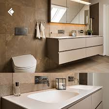 Warme Farben Und Klare Strukturen Im Badezimmer In 2020 Badezimmer Badezimmer Mobel Baden