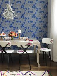 In a los angeles house designed by michael s. Eye Catching Dining Rooms With Floral Wallpaper How To Use Floral Wallpaper
