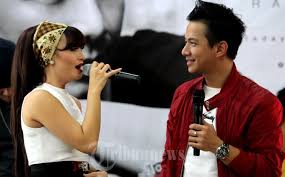 Ditunggu saja kabar baik dari zaskia gotik ya. Zaskia Gotik Goyang Warga Jambi Tribunnews Com