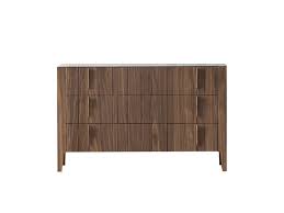 Per questa nuova collezione il gruppo modo10 ha messo insieme il design italiano del xx secolo con le architettura futuriste degli anni '20 e l'astrattismo classico fiorentino, per creare una linea originale che mette al centro del progetto la materia. Domino Como Modo 10 Mohd Shop