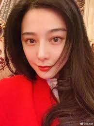 Nữ hoàng thị phi Phạm Băng Băng: Bụng to như có bầu, Tết chỉ ở nhà với em  trai