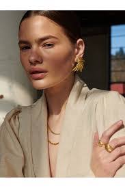 Iona Bright's Instagram, Twitter & Facebook