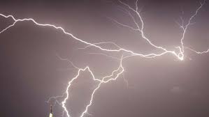 Am nachmittag insbesondere im osten und süden sowie im mittelgebirgsraum einzelne gewitter. Galueatpi Jzsm