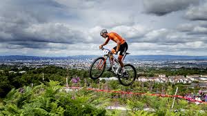 Check out the latest pictures, photos and images of wout van aert and mathieu van der poel. Zelfs Een Tractor Kan Mountainbiker Van Der Poel Niet Stoppen Nos
