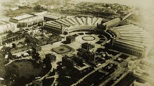 Visitors can observe elephants, crocodiles and giraffes from special trestles. History Zoo Barcelona