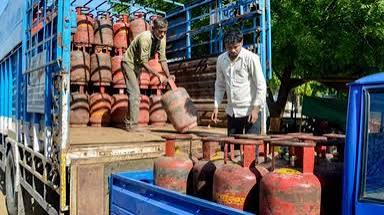 LPG सिलेंडर क्या आज 15 अगस्त को हुआ सस्ता? चेक करें अपने शहर का लेटेस्ट रेट्स, Business Hindi News - Hindustan