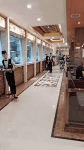 Kadang hidup ini perlu sesuatu yg baru, dan ini yang dilakukan cah kampung ini. Gaya Akrobat Pelayan Restoran Ini Pakai Sepatu Roda Untuk Antarkan Makanan