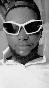 L'évêque Moïse TSHIBOLA,l'un de pères du Réveil de #KAMWESHA avec une  "colonne de feu" sur sa tête. L'épouse ne sera JAMAIS séduit ! Nous C'est  Branaham Où Rien