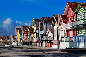 costa nova near aveiro portugal is famous for its striped colorful houses original source http www t aveiro portugal voyage portugal lisbonne portugal