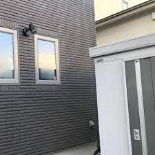 外ライト デッキの所だけではなく物置きの所にもライト付けました ここのみ人感センサーですよ アイスマート 一条工務店 外ライト 人感センサー イナバ物置 家 外観 新しい家 ライト