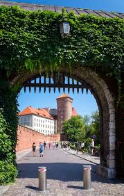 Tourists Visit The Royal Castle On Wawel Hill In The City Of Krakow Royal Castles Krakow Travel Visit Krakow