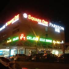 1.86394, 102.96246) is a shopping mall in batu pahat that started operations in 2007. Square One Jalan Persiaran Flora Utama