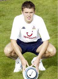 It was a challenge the former tottenham hotspur player embraced from the minute he landed at the club and he described that challenge . ØªÙˆÙŠØªØ± Squawka Football Ø¹Ù„Ù‰ ØªÙˆÙŠØªØ± On This Transfer Day In 2004 Tottenham Signed Michael Carrick From West Ham For Around 3 5m Absolute Bargain Http T Co N6gudcxbhj