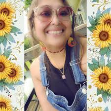 Will saving and transferring a build to a new game fix freezing issues in  Sims 4?