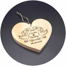 Deshalb sind geschenke mit gravur eine großartige idee für viele anlässe. Holz Herz Hochzeit Mit Name Holzherzen Aus Zirbenholz