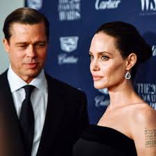 'it's no secret the split and custody battle has been among the nastiest hollywood's ever seen. Brad Pitt Vs Angelina Jolie Schlappe Fur Angelina Vor Gericht Gala De