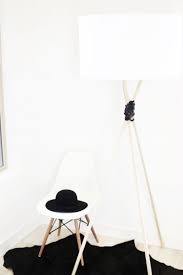 Diy tripod lamp ~ this tripod lamp is right on trend! Diy This Tripod Lamp Ikea Hack Style Kristi Murphy Diy Blog