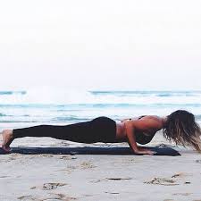 Schwangerschaftsyoga ist grundsätzlich für jede werdende mutter geeignet, die daran interesse hat. Healthy Peach On Instagram Place Of Zen Beach Ruckenschmerzen Yoga Yoga Anfanger Yoga Fotografie