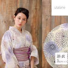 楽天市場 浴衣 3点セット 浴衣 兵児帯 下駄 菊 乱菊 紫 薄紫 ラベンダー 藤色 ベージュ 格子 昭和初期アンティークデザイン復刻版 花火大会 夏祭り 浴衣セット ゆかた 女性 レディース レトロ 大正ロマン 古典柄 モダン フリーサイズ utatane 兵児帯 浴衣 レトロ