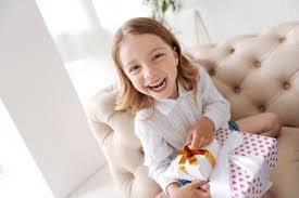 Khusus untuk kamu yang berhijab sekaligus tomboy, simak 10 cara memasukan kaos putih polos dengan hijab untuk perempuan tomboy ini. 10 Kado Untuk Anak Perempuan 10 Tahun Yang Bermanfaat Dan Membuat Putri Anda Tersenyum Manis