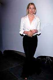Check spelling or type a new query. Warum Carolyn Bessette Kennedy Die Ultimative Sommer Stilikone Der 90er Ist Vogue Germany